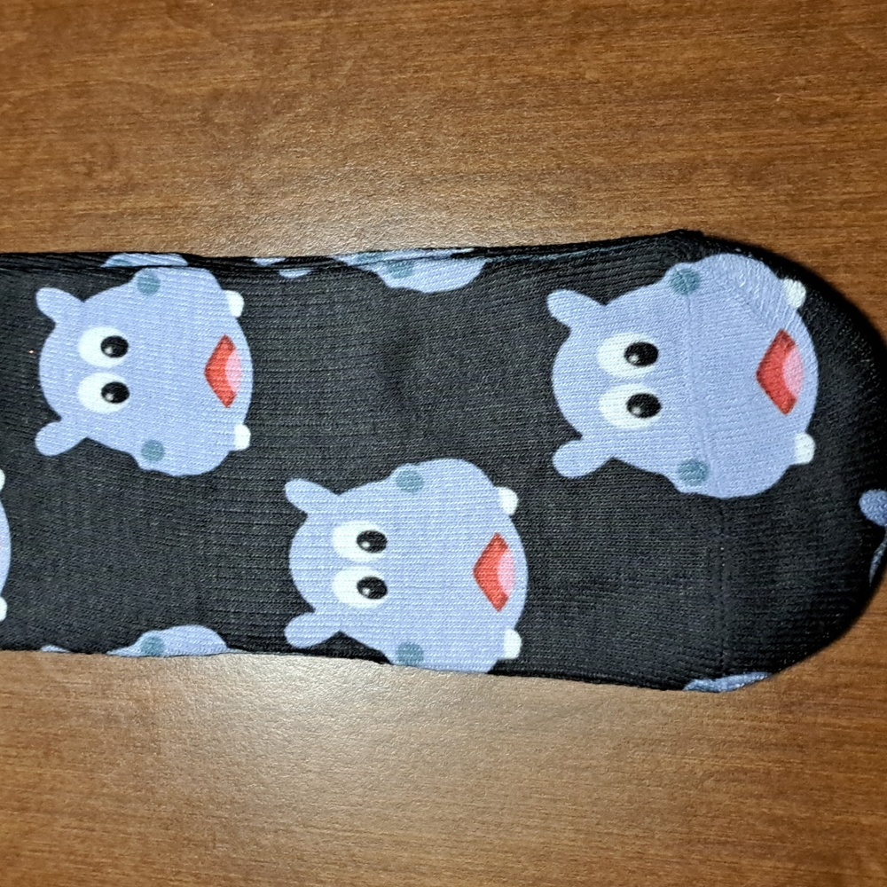 Hippo socks/ BUNDLE ONLY 2or more items - Picture 2 of 4